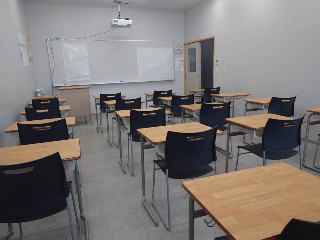 至誠学院_教室