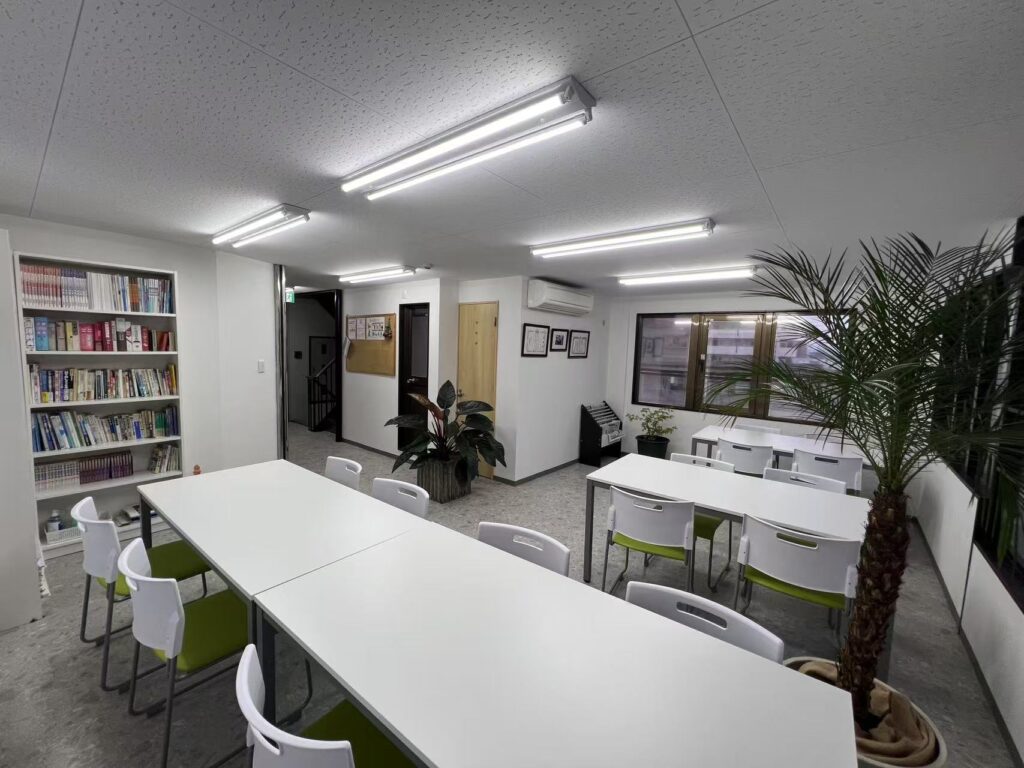 SANWA外国語学院_図書室