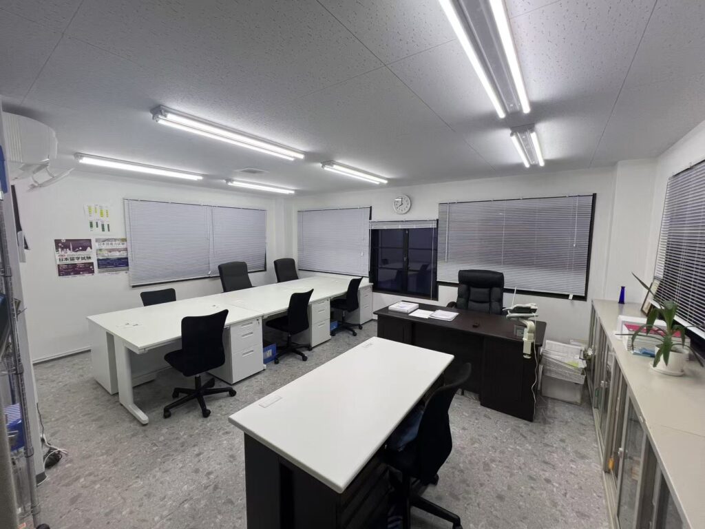 SANWA外国語学院_教員室