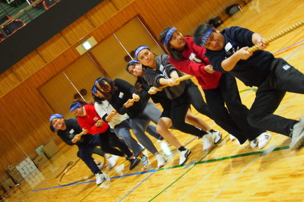 栃木国際教育学院・イベント時の様子(綱引き)