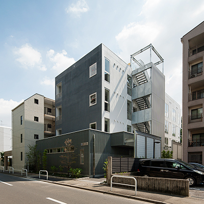 日本国際工科専門学校の校舎外観