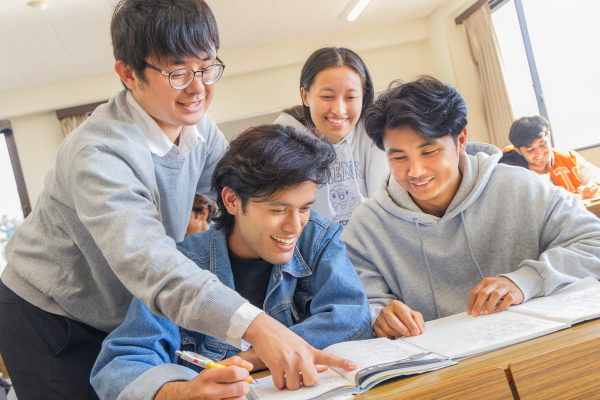 日本工科大学校　授業風景