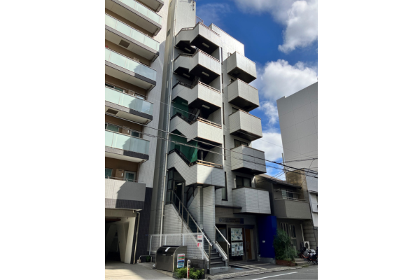 東京明生日本語学院の外観。墨田区両国に位置する