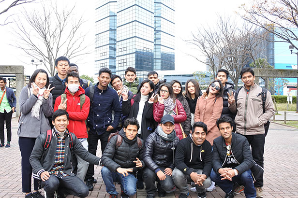 福岡国際学院　学生集合写真