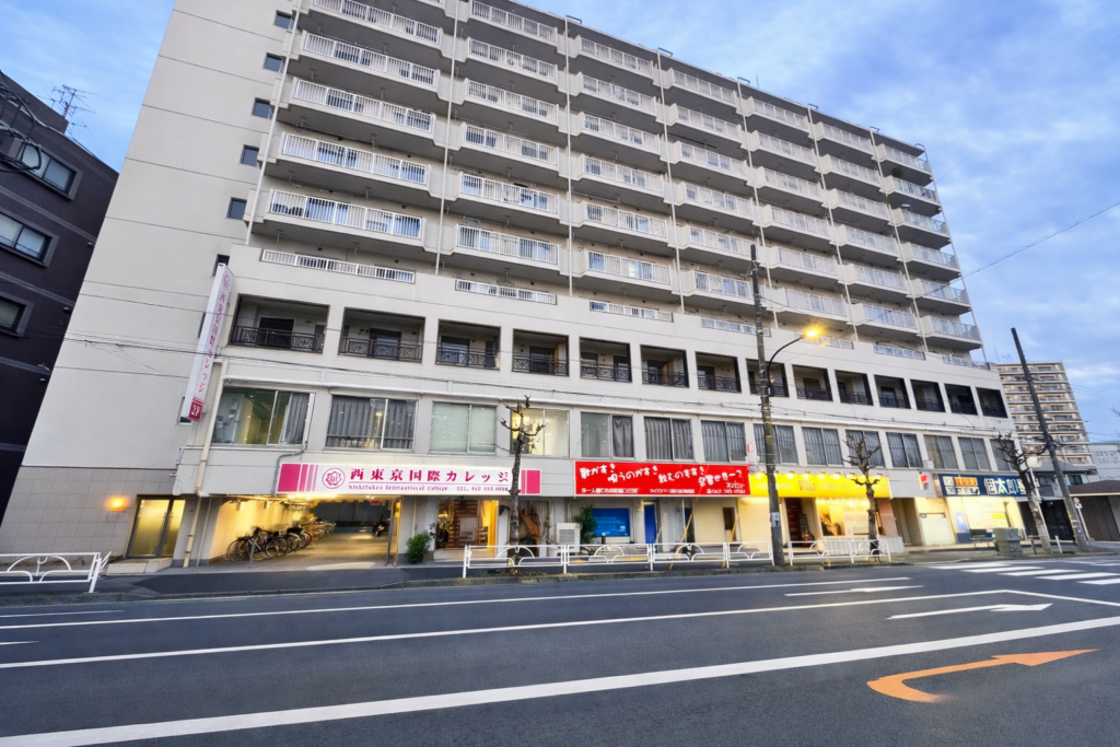 西東京国際カレッジ_校舎外観2・3階