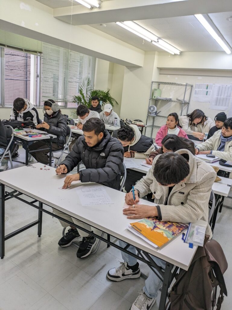 STG国際学院　学生と授業の様子