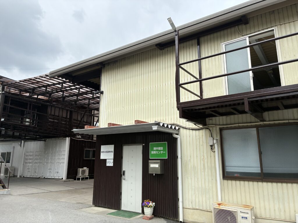 関西中部国際学院　事務所写真