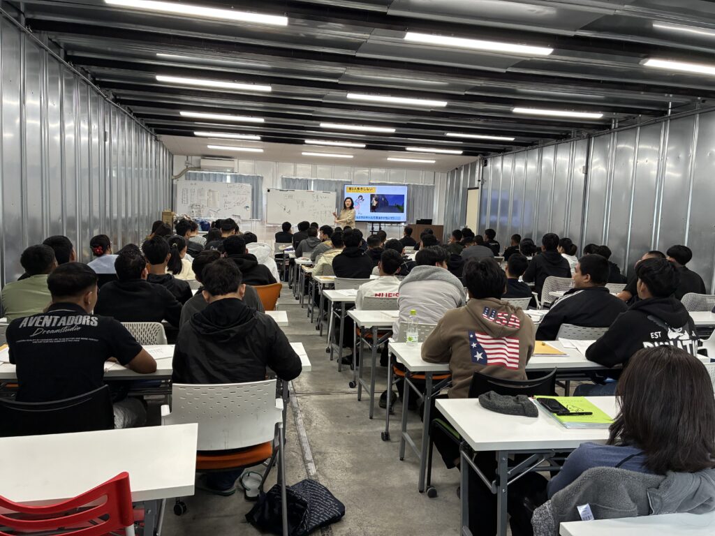 関西中部国際学院　授業風景写真