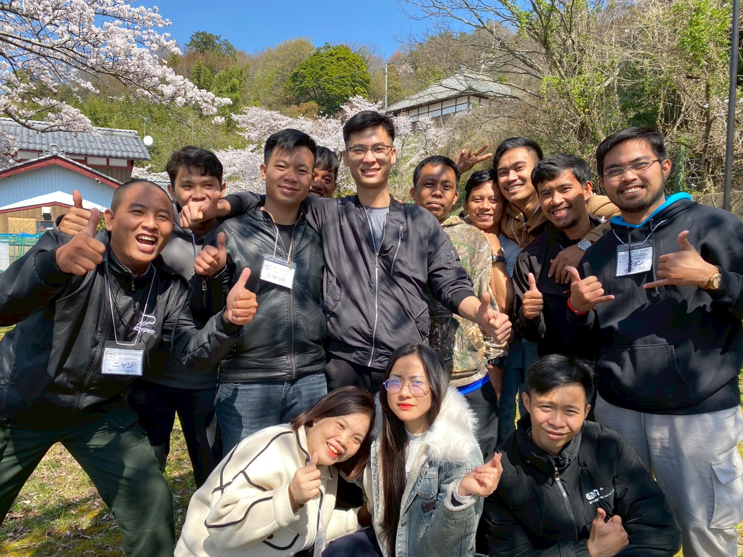 関西中部国際学院　学生集合写真