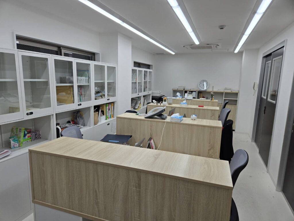 平成国際教育学院　職員室