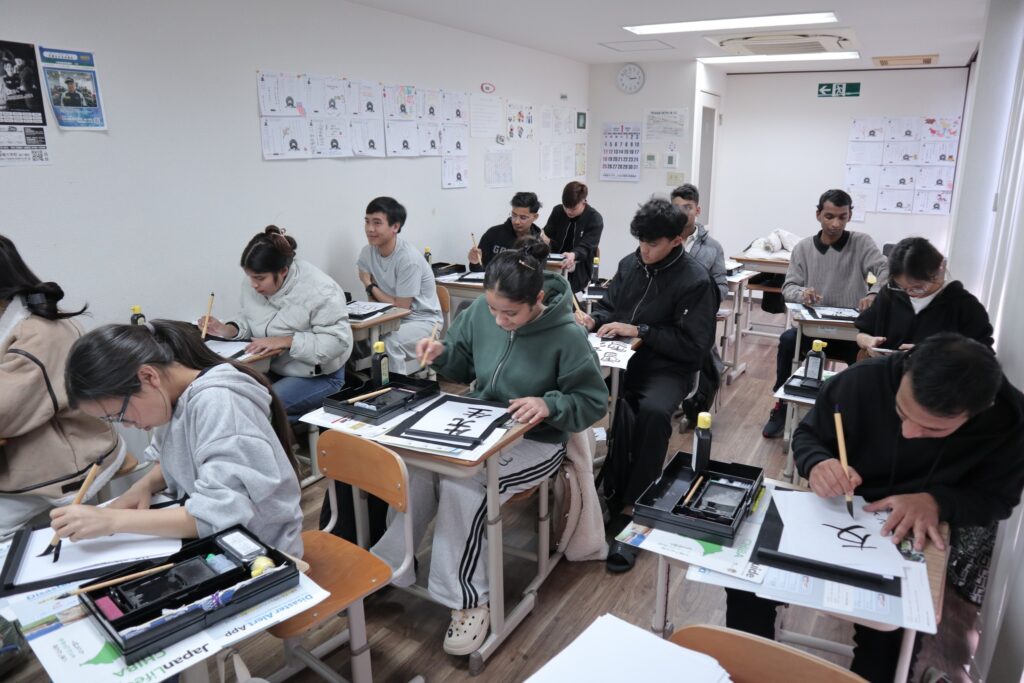 アクティブ日本語学院　書道体験