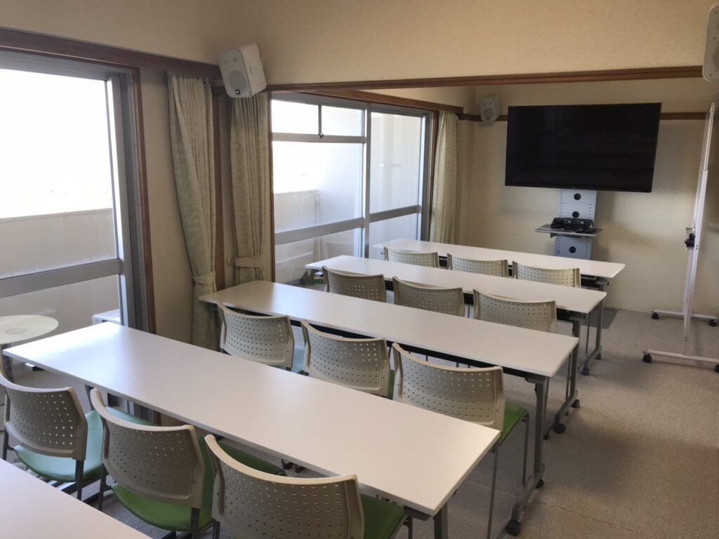 ビジネスアシスト事業協同組合_研修所デスク